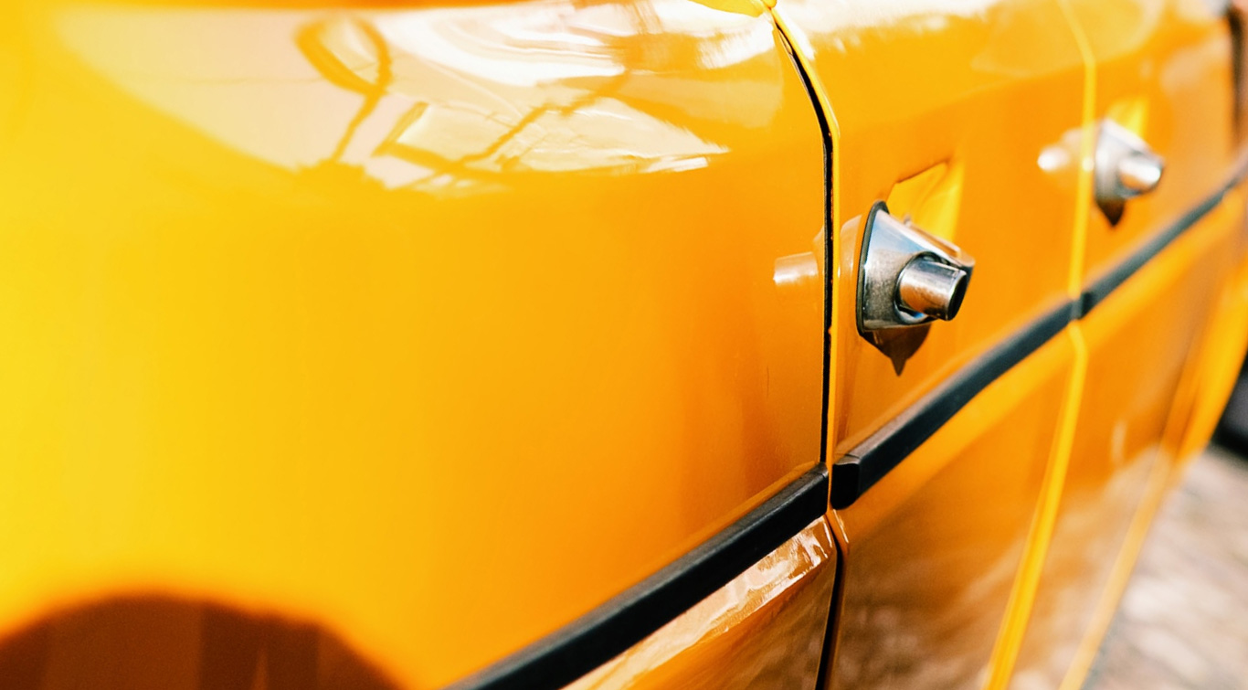 portière voiture jaune